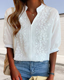 Van Elst Mode® |Blouse met V-hals en pofmouwen met kantdecoratie